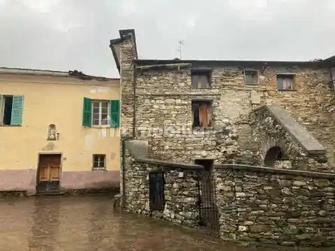 Villa in vendita a Rezzo