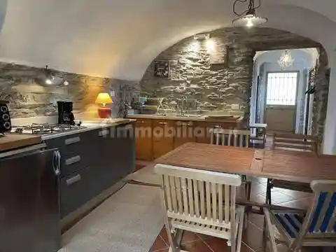 Appartamento in vendita a Prelà