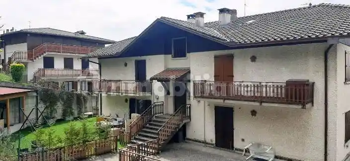 Appartamento in vendita a Costa Serina
