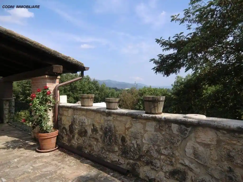 Rustico - Casale in vendita a Todi