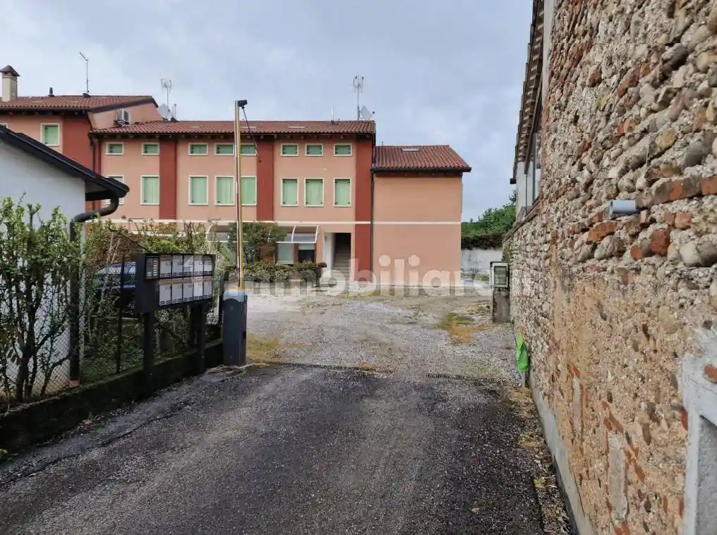 Palazzo - Stabile in vendita a Volpago del Montello