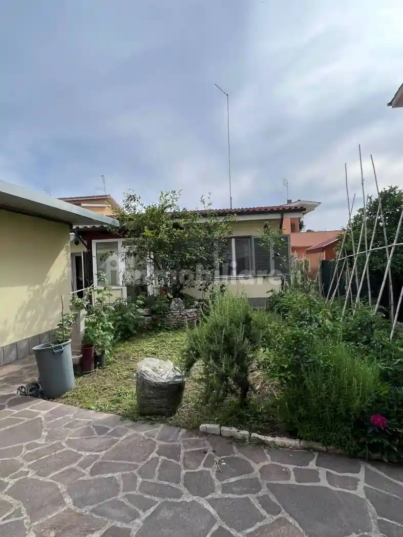 Casa indipendente in vendita a Roma