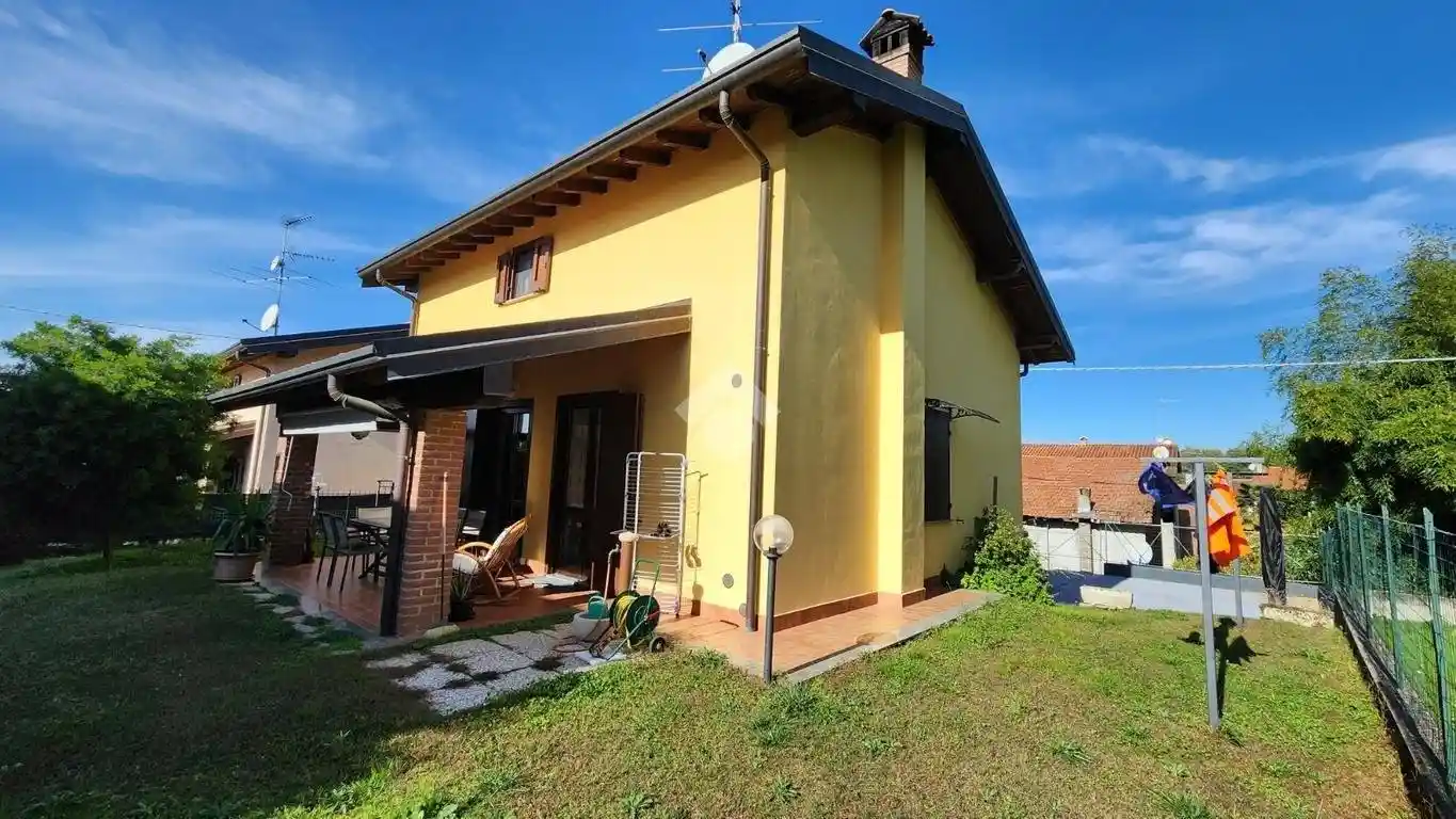 Villa in vendita a Divignano