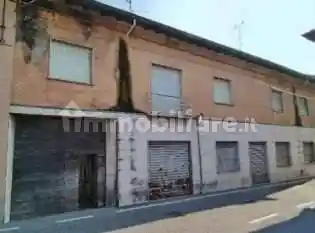 Palazzo - Stabile in vendita a Vergiate