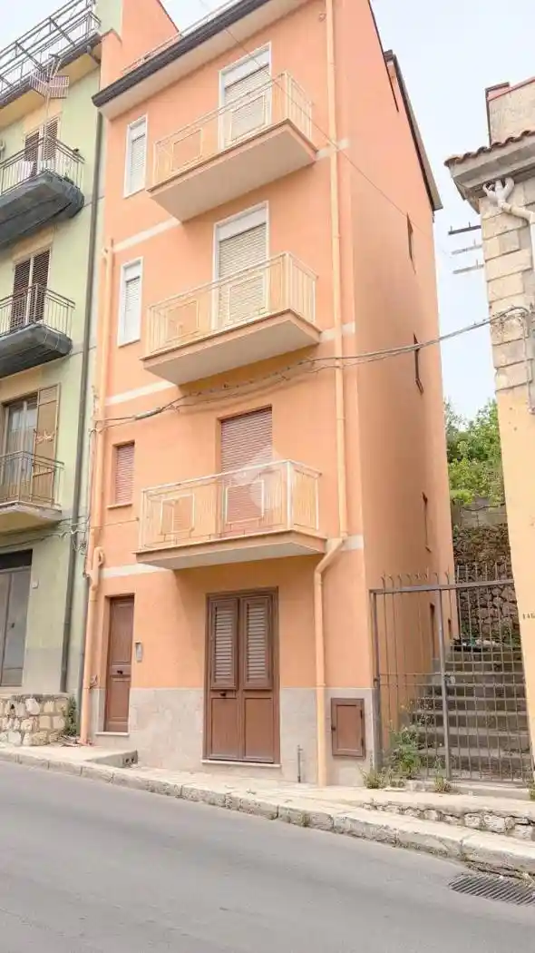 Palazzo - Edificio in vendita a Monreale