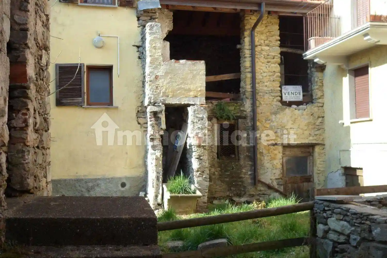 Rustico - Casale in vendita a Luino