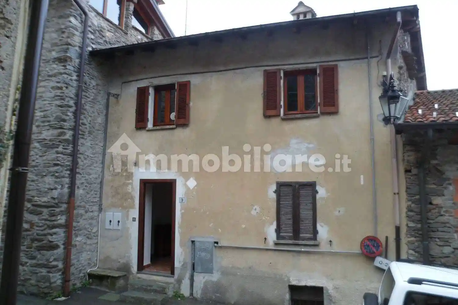 Villa in vendita a Montegrino Valtravaglia