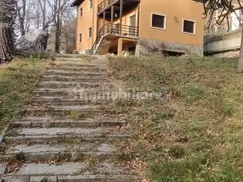 Villa in vendita a Maccagno con Pino e Veddasca