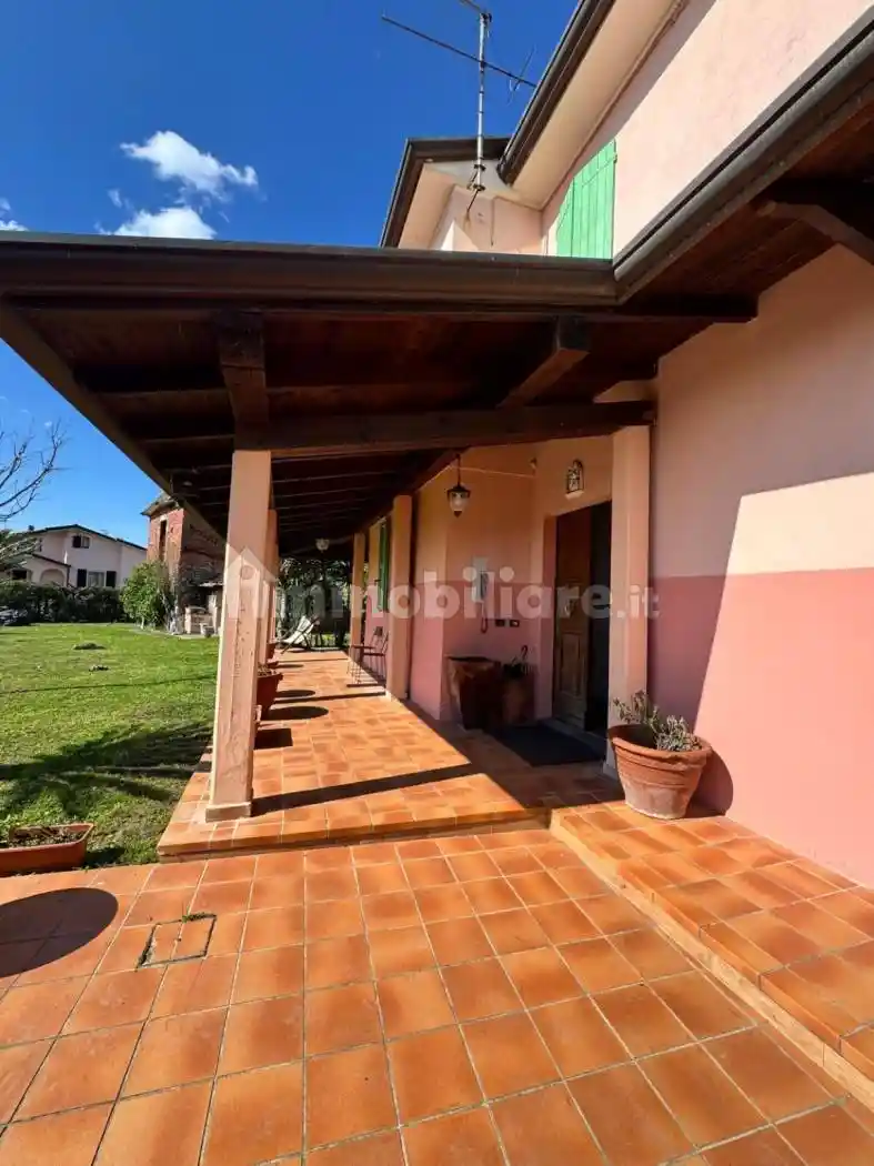Villa in vendita a Luni