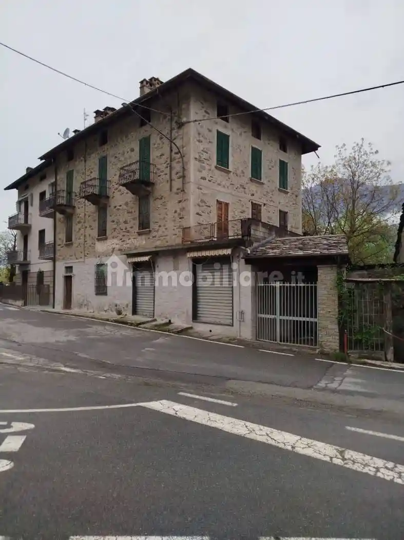 Palazzo - Edificio in vendita a Albosaggia