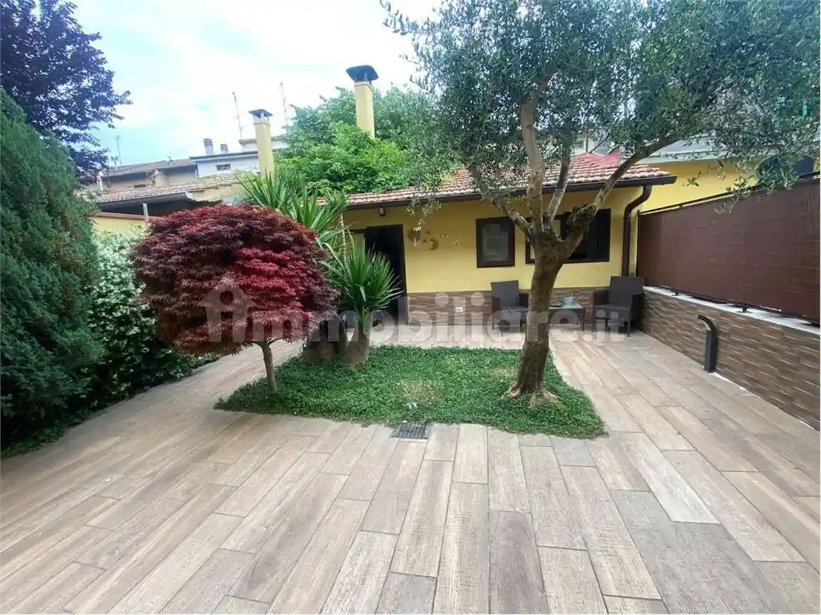 Casa indipendente in vendita a Prato