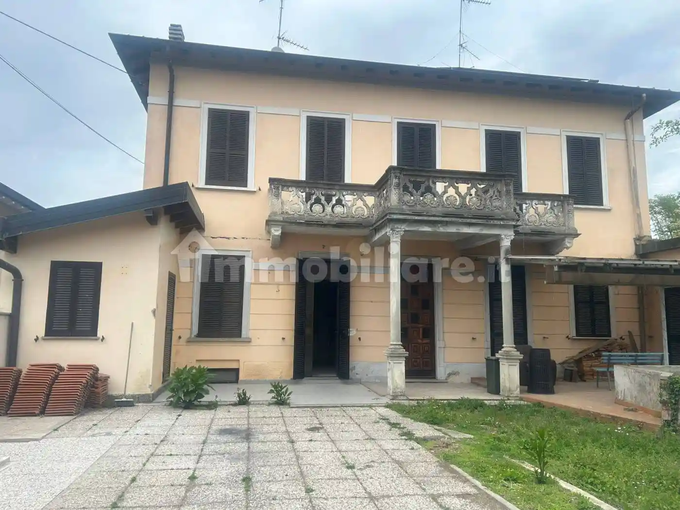 Villa in vendita a Sesto Calende