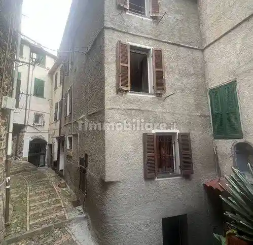 Casa indipendente in vendita a Badalucco