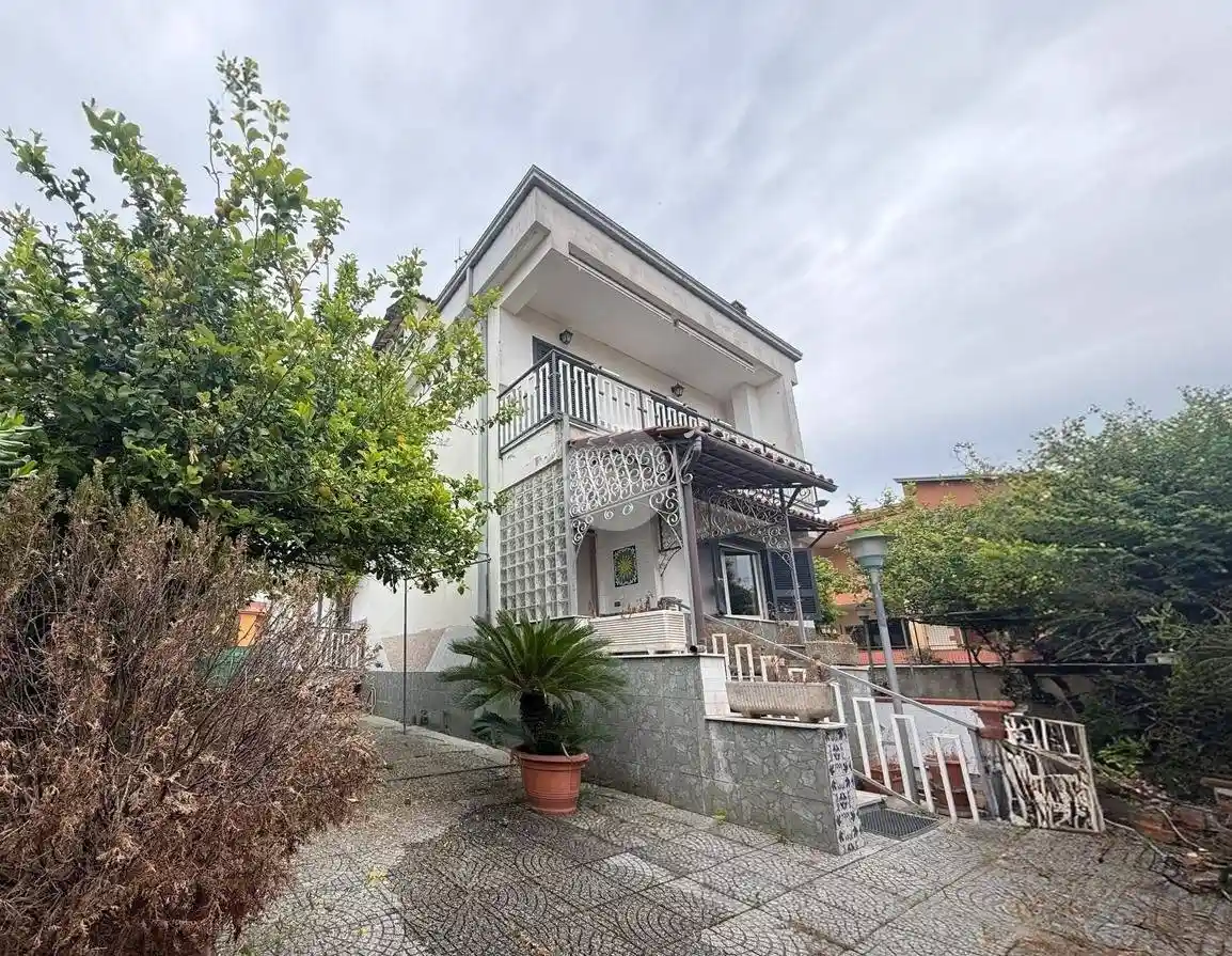 Villa in vendita a Giugliano in Campania