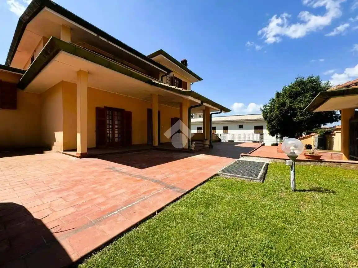 Villa in vendita a Cisterna di Latina