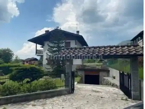 Villa in vendita a Fino del Monte