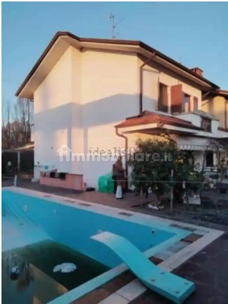 Villa in vendita a Cologno al Serio