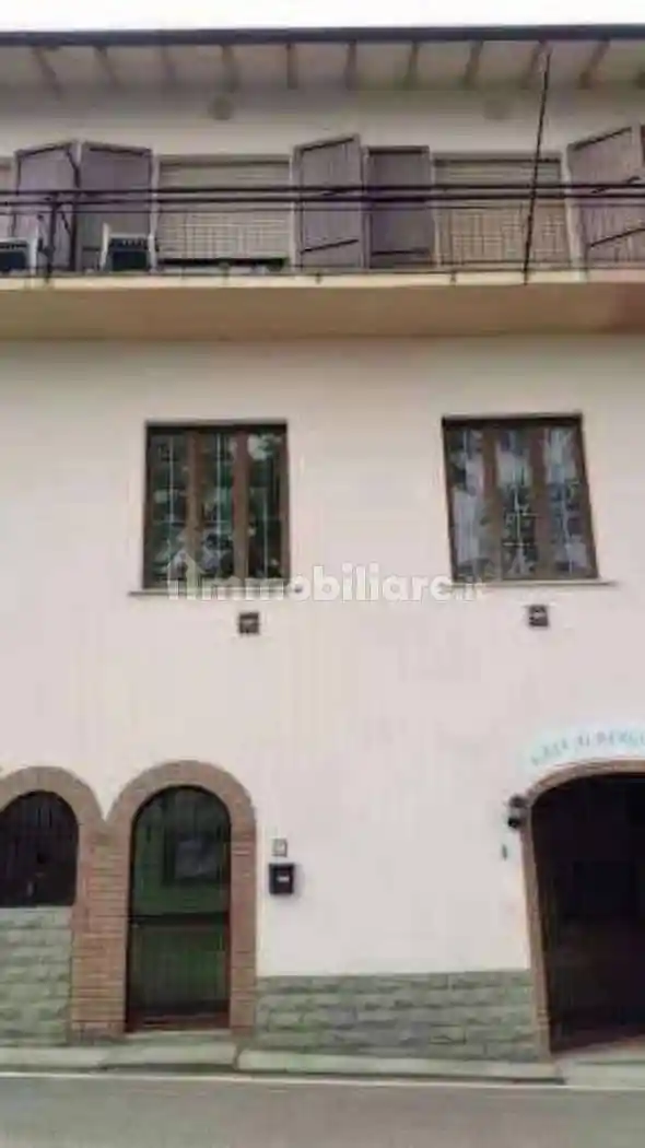 Palazzo - Stabile in vendita a Reggello