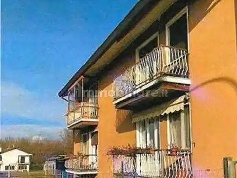 Appartamento in vendita a Angera