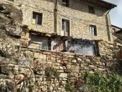 Villa in vendita a Pescia