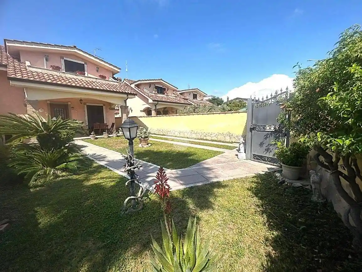 Villa in vendita a Ardea
