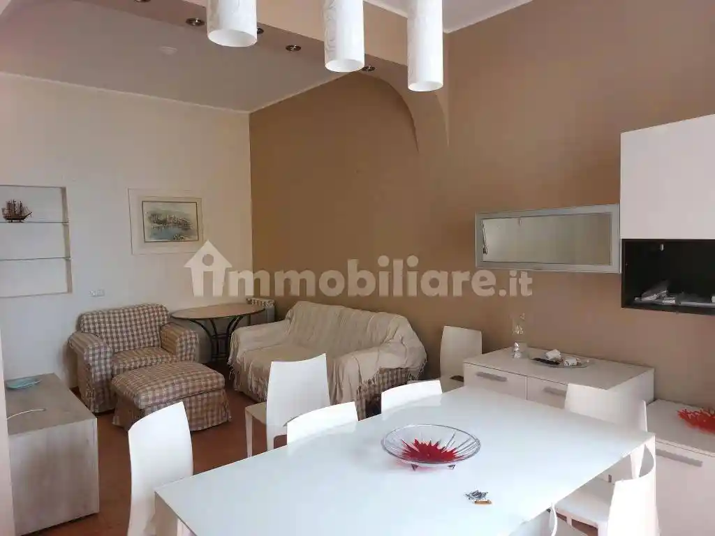 Casa indipendente in affitto a Aci Castello