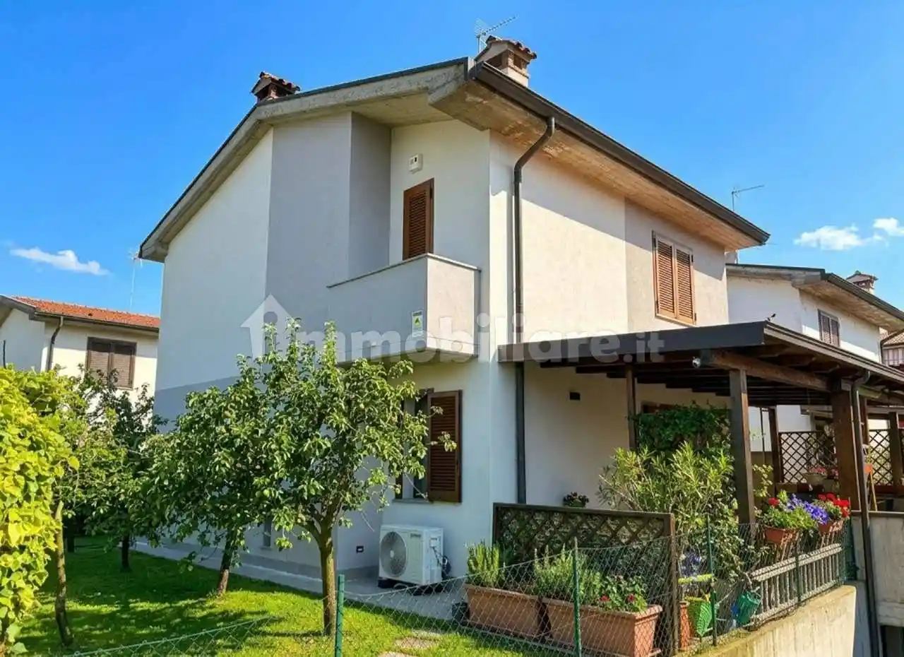Villa in vendita a Casirate d'Adda