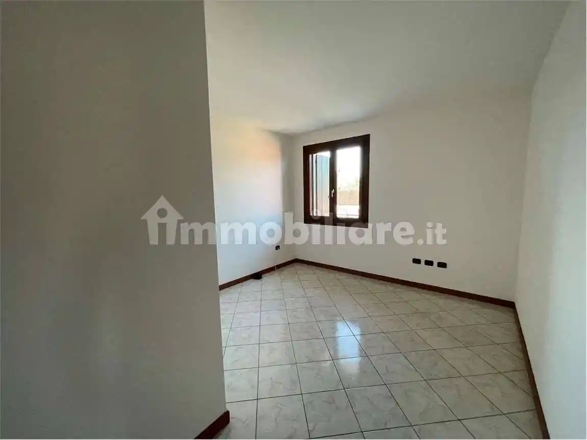 Appartamento in affitto a Concamarise