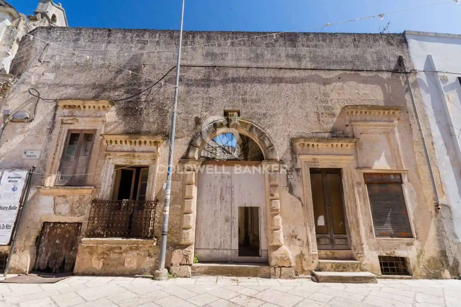 Palazzo - Edificio in vendita a Lequile