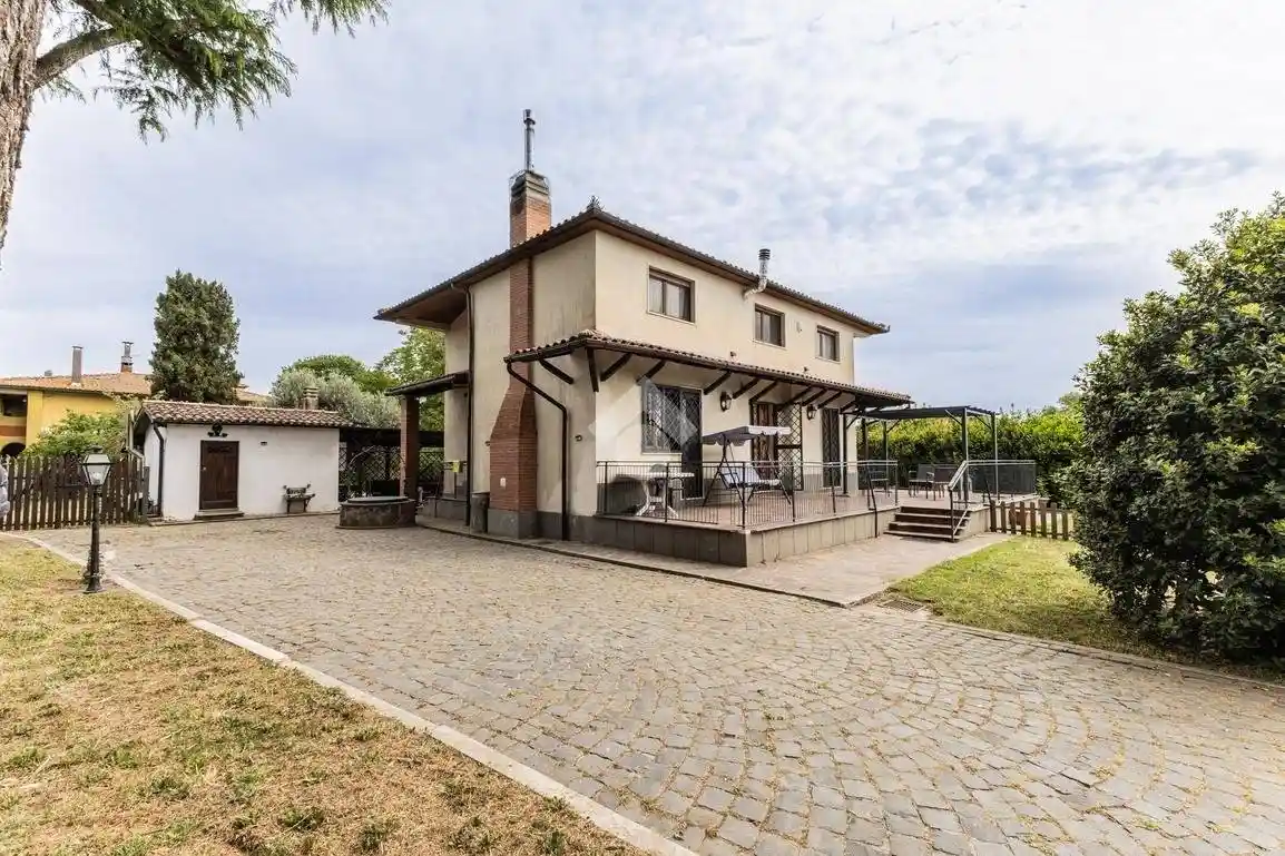 Villa in vendita a Ronciglione