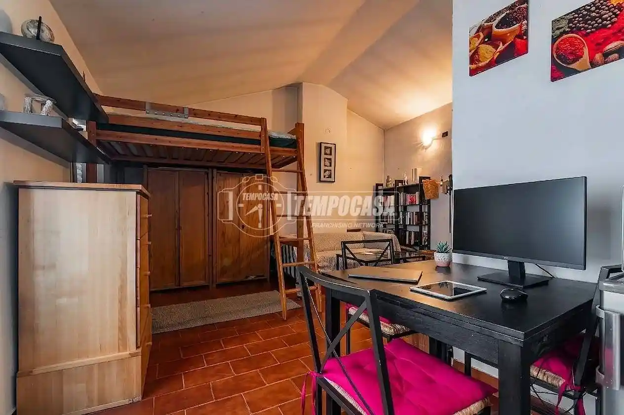 Appartamento in vendita a Gorla Minore