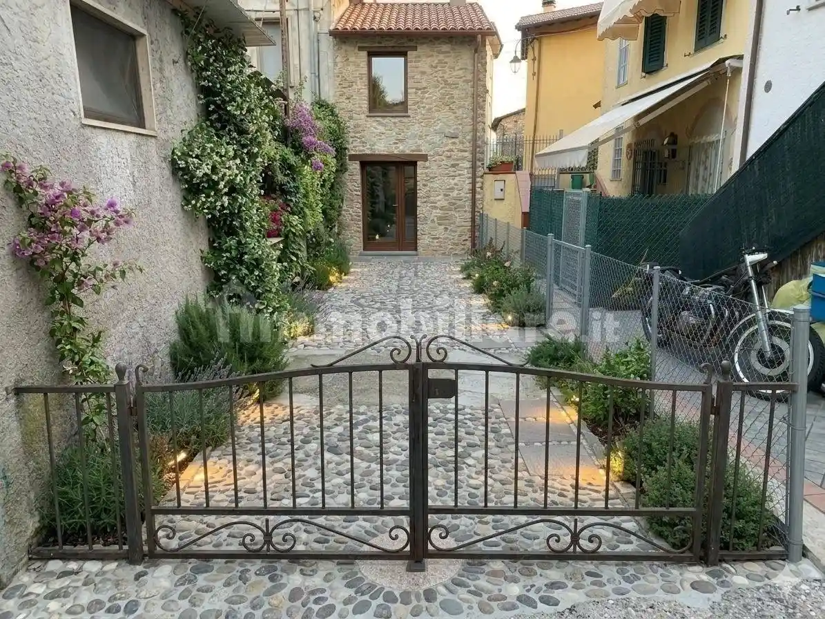 Casa indipendente in vendita a Montignoso