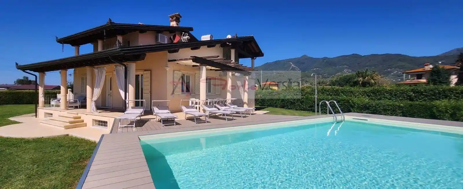 Villa in vendita a Seravezza