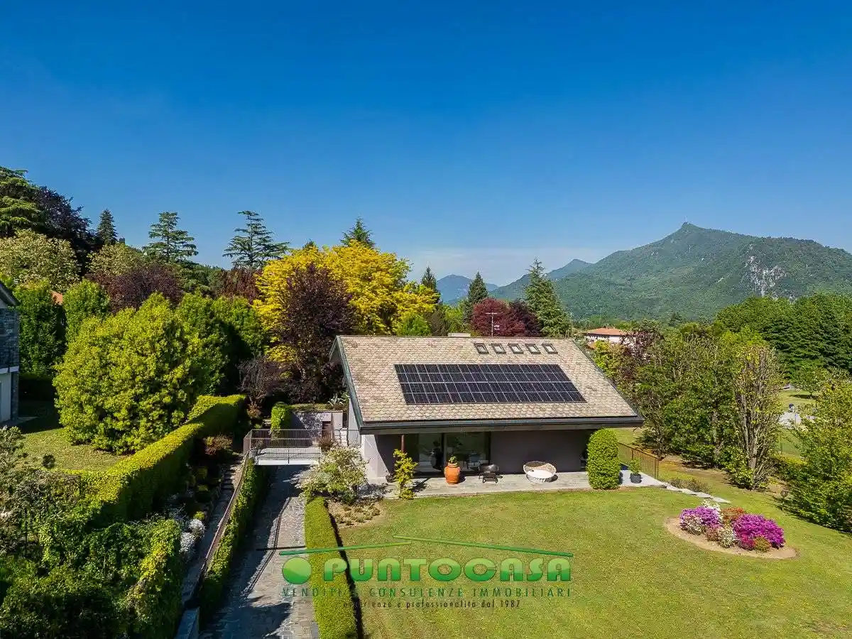 Villa in vendita a Bisuschio