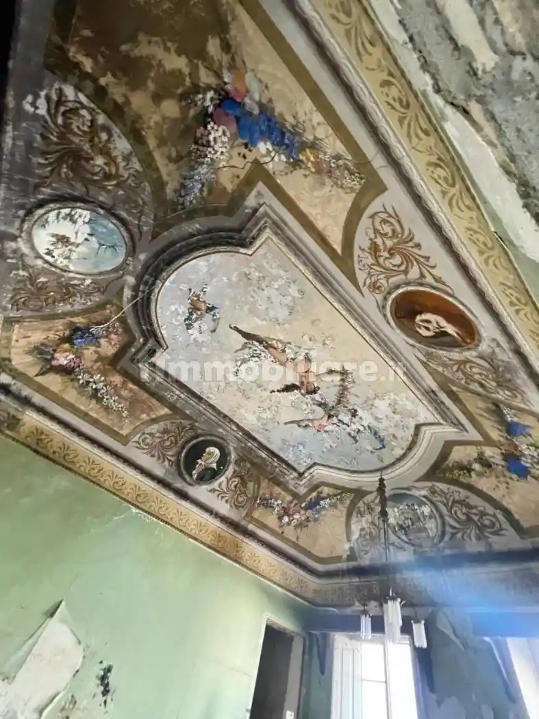 Palazzo - Edificio in vendita a Loreto Aprutino