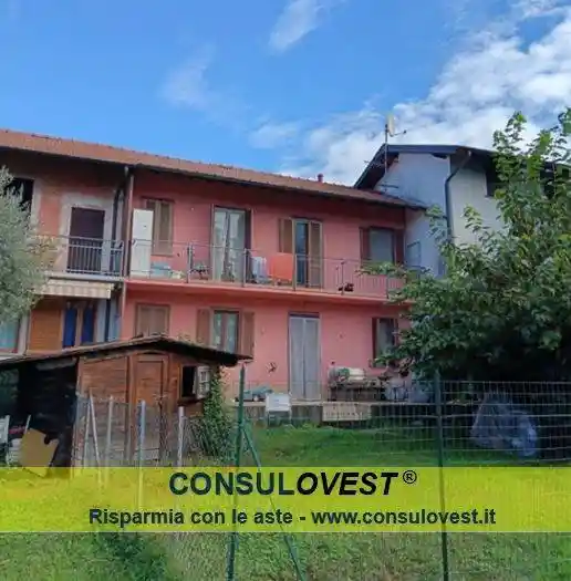 Casa indipendente in vendita a Brebbia