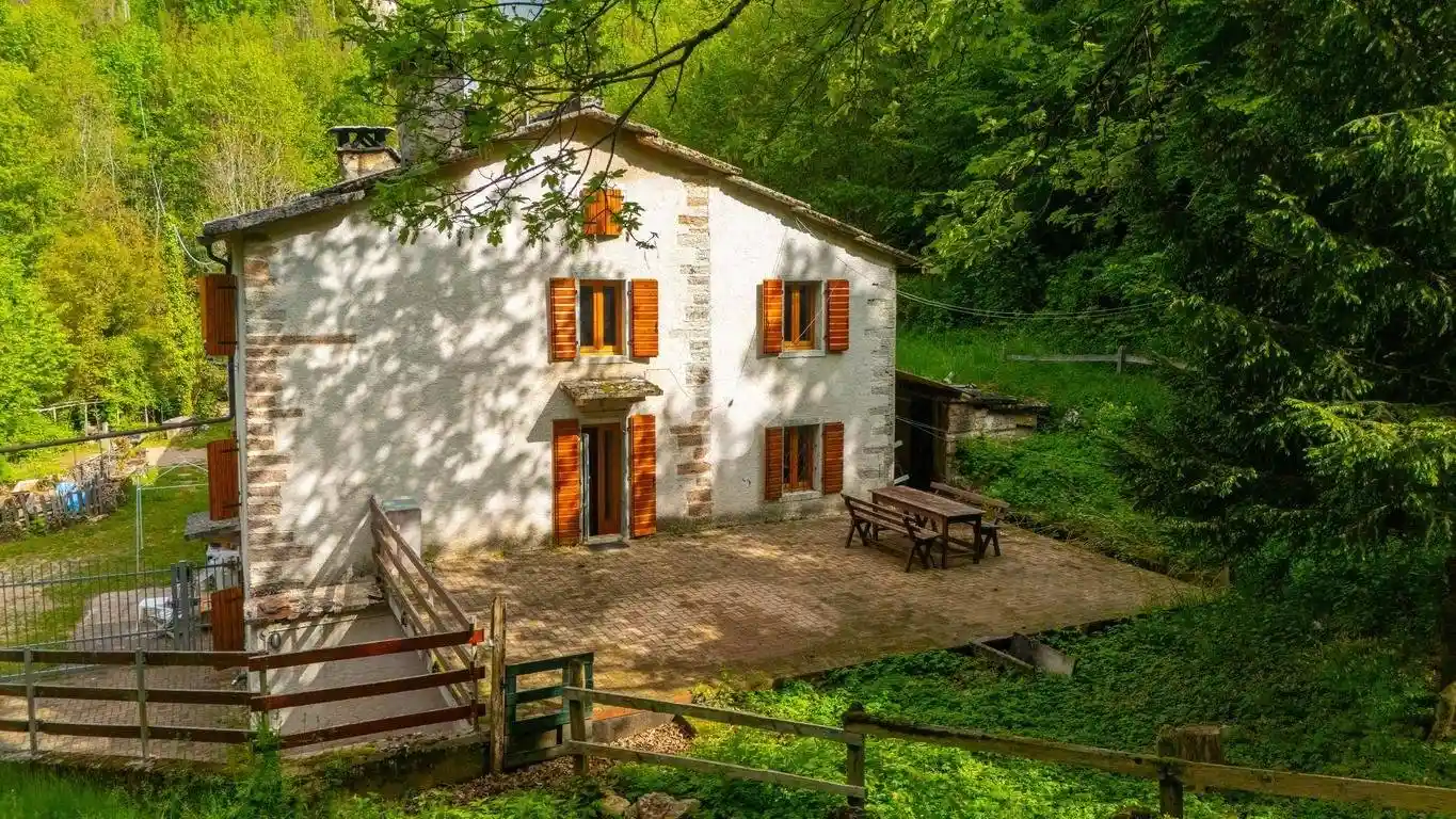 Rustico - Casale in vendita a Erbezzo