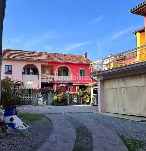 Casa indipendente in vendita a Trezzano Rosa