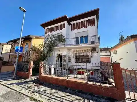 Villa in vendita a Lagosanto