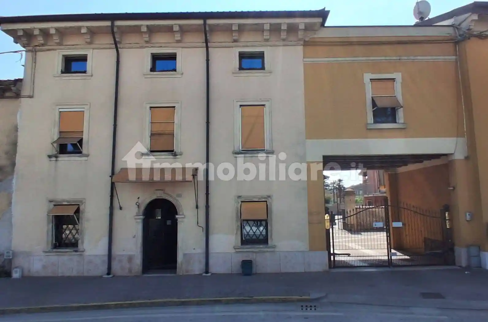 Palazzo - Edificio in vendita a Mozzecane