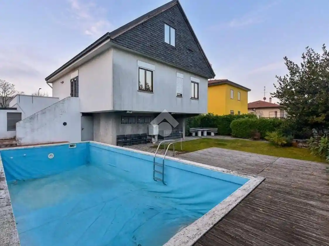 Villa in vendita a Trezzo sull'Adda