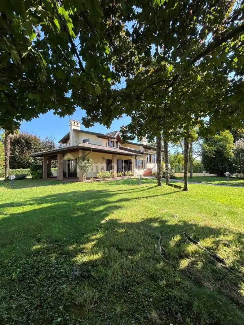 Villa in vendita a Roveredo in Piano