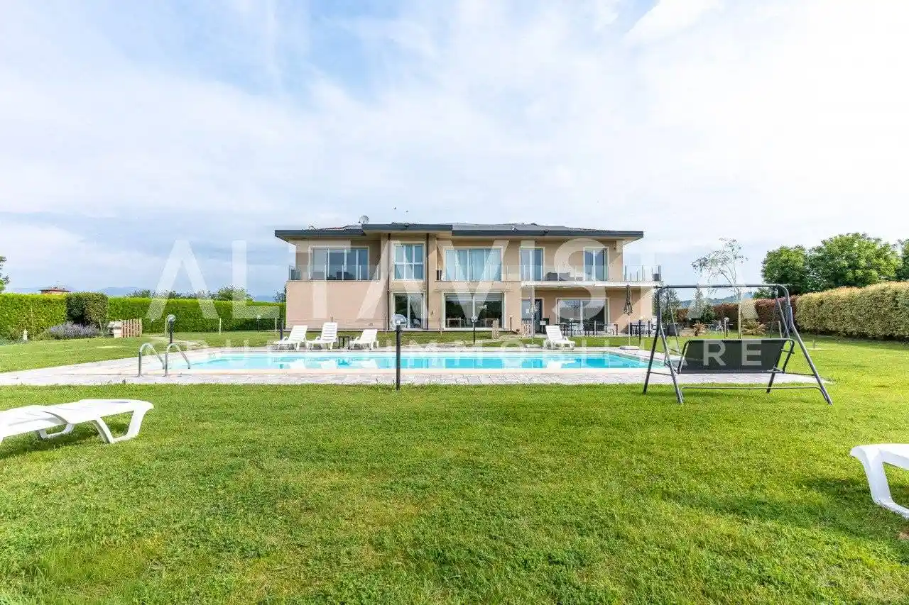 Villa in vendita a Lonato del Garda
