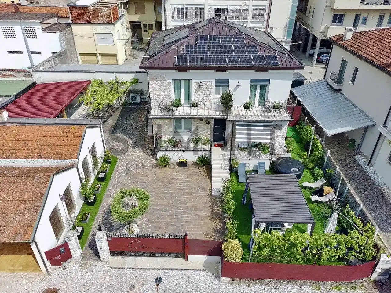 Casa indipendente in vendita a Schio