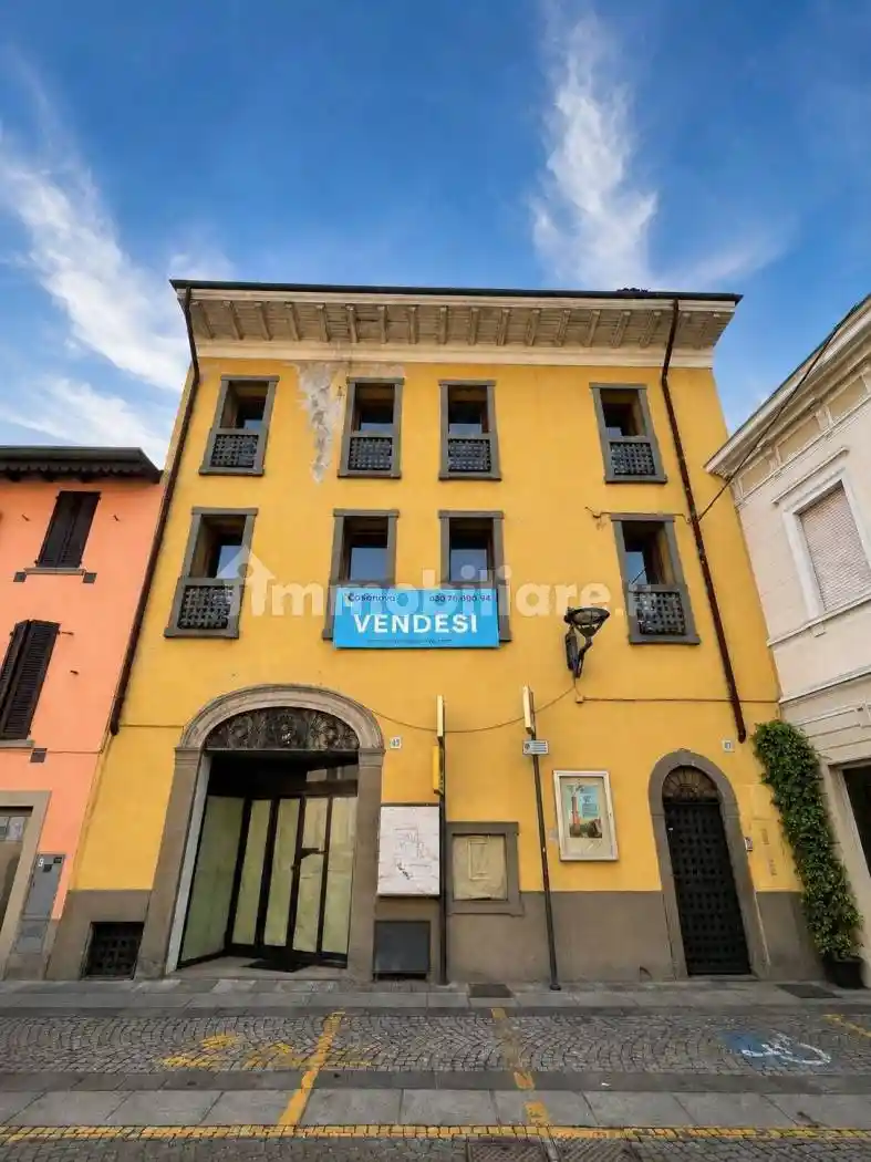 Palazzo - Edificio in vendita a Chiari
