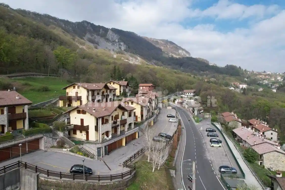 Appartamento in vendita a Roncola