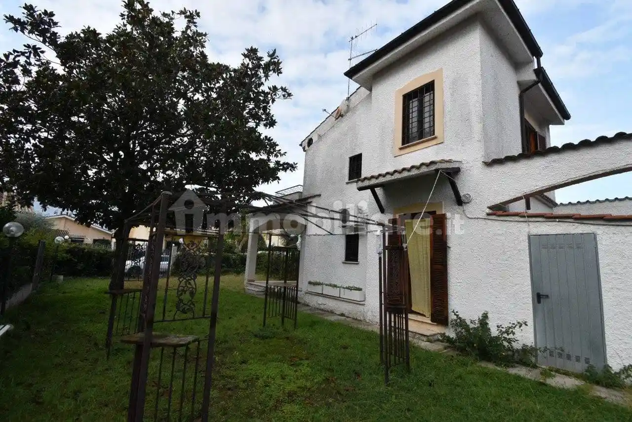 Casa indipendente in vendita a Ardea