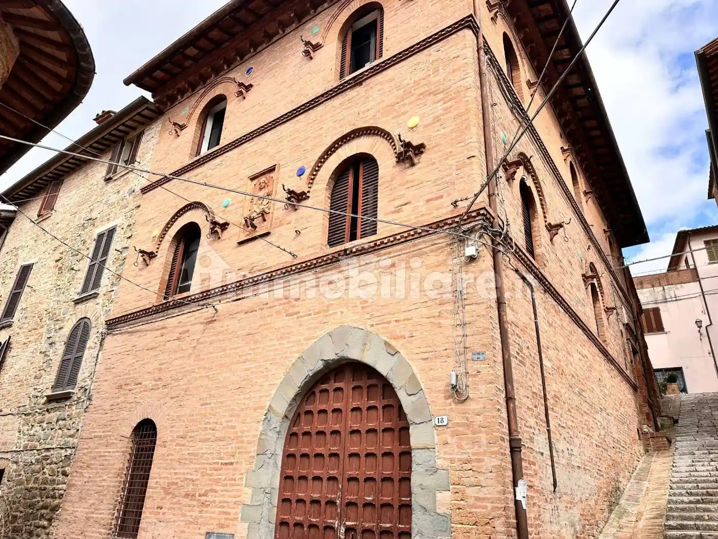 Palazzo - Edificio in vendita a Deruta