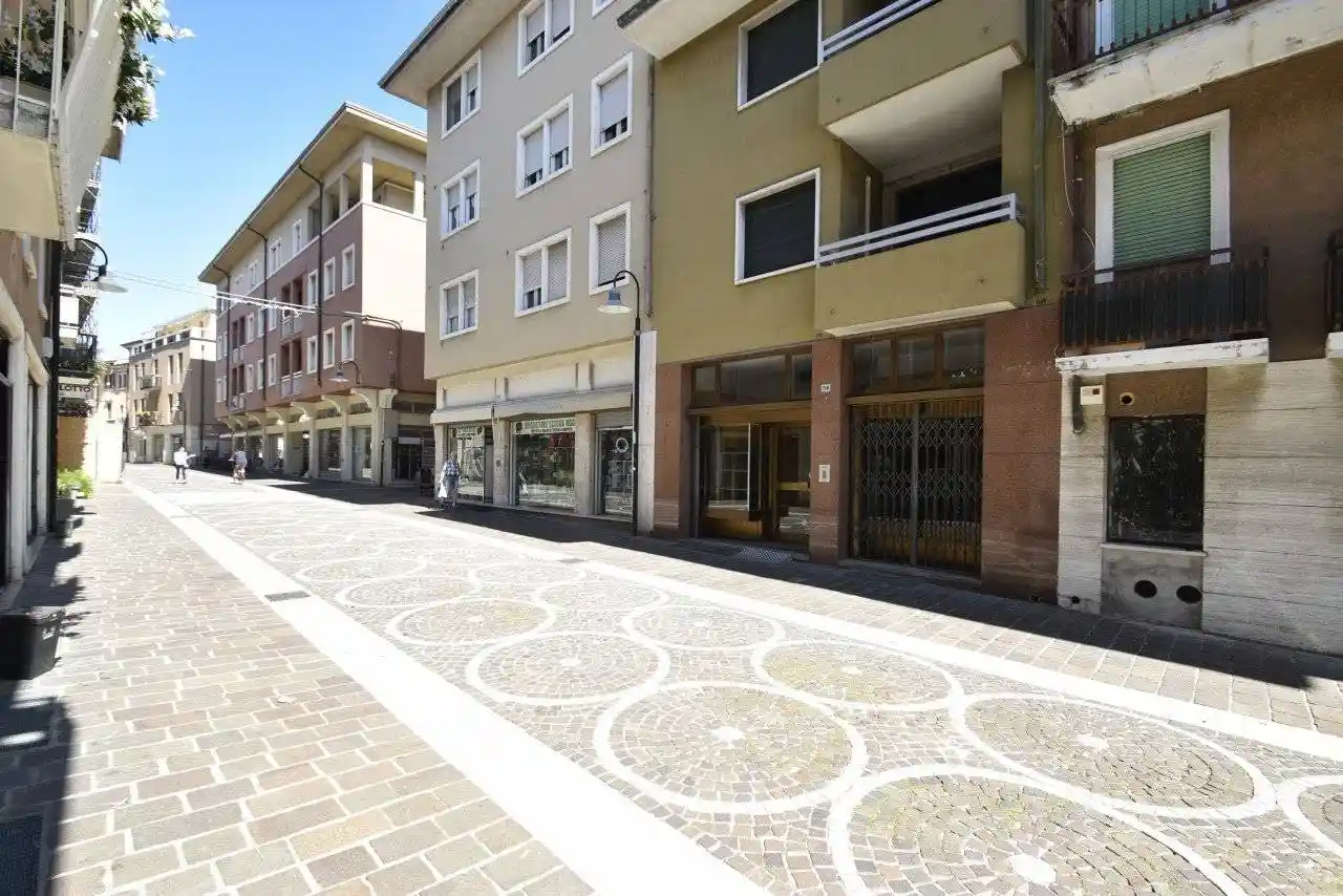 Palazzo - Edificio in vendita a Bussolengo