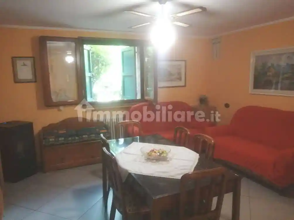 Villa in vendita a Montecchio Emilia